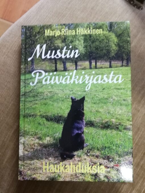 Mustin päiväkirjasta. Marjo-Riina Häkkinen